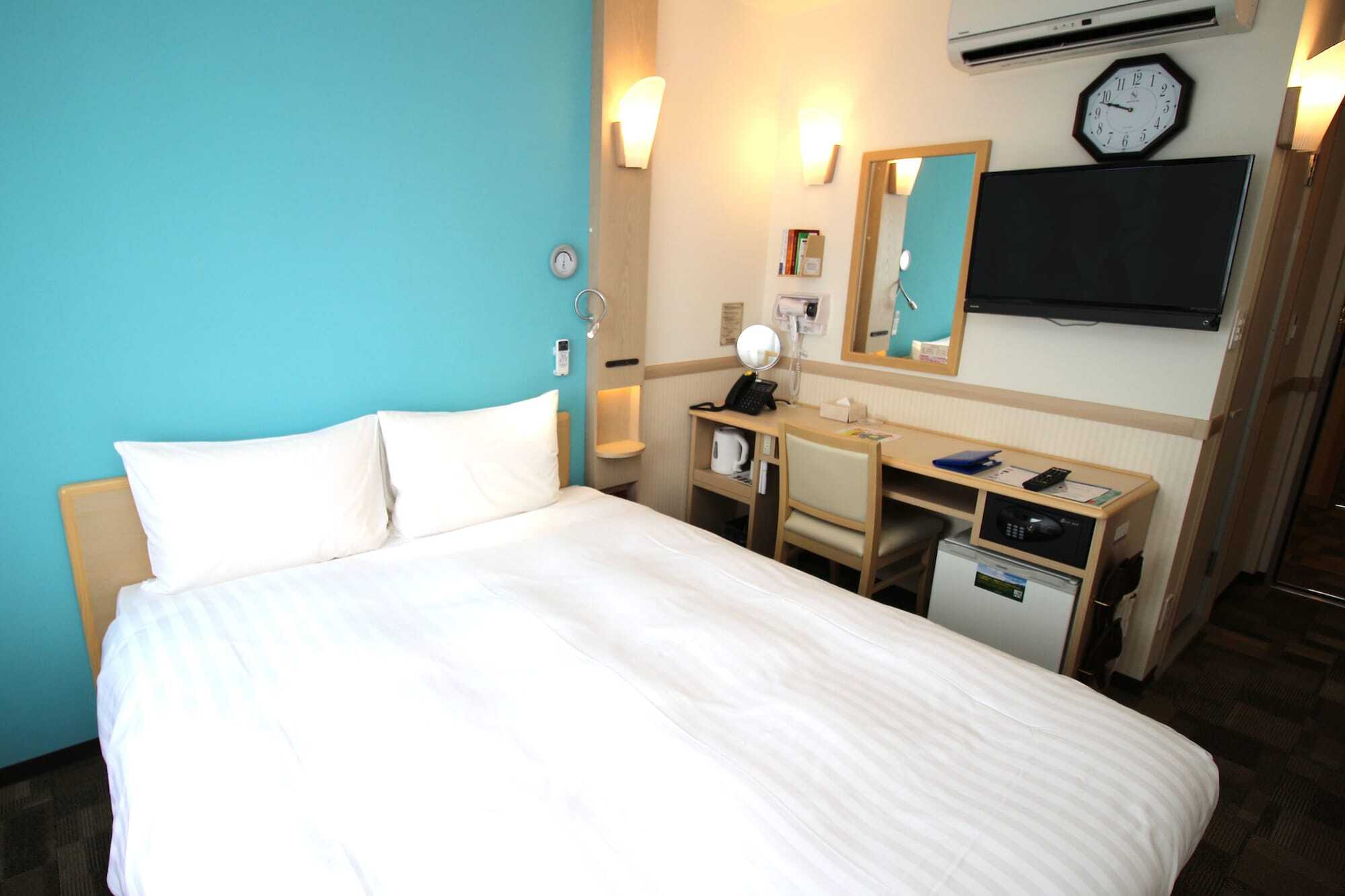 Toyoko Inn Osaka Kyobashi Sakuranomiya Buitenkant foto